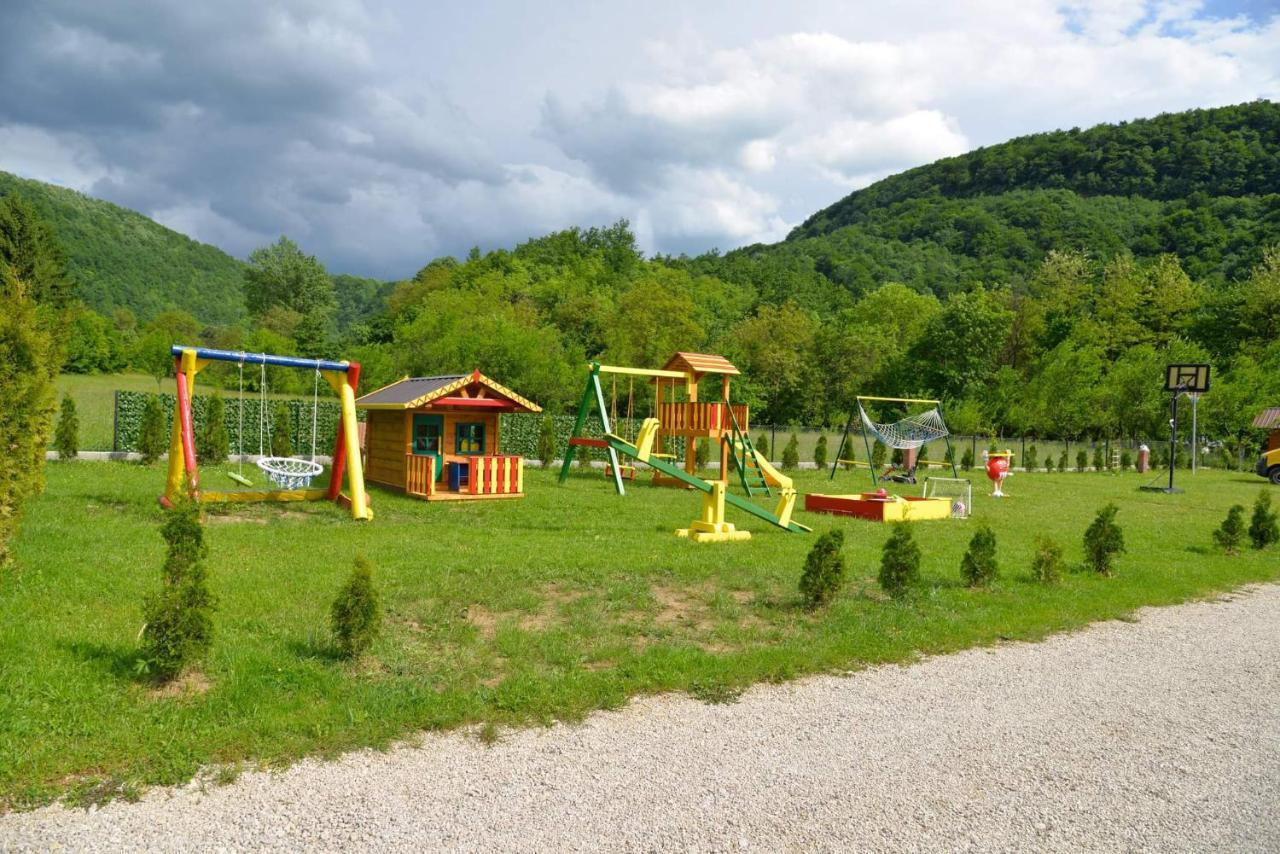 Live Nature Bihac Luaran gambar